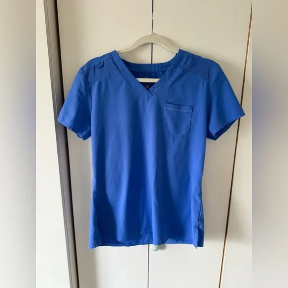 2 Pack Med Couture V Neck Scrub Top Chest Pocket Tuck in Ciel Blue Uniform (2) - Picture 11 of 13